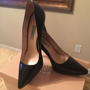 EUC Authentic Prada Black Leather Pumps - Sz 39